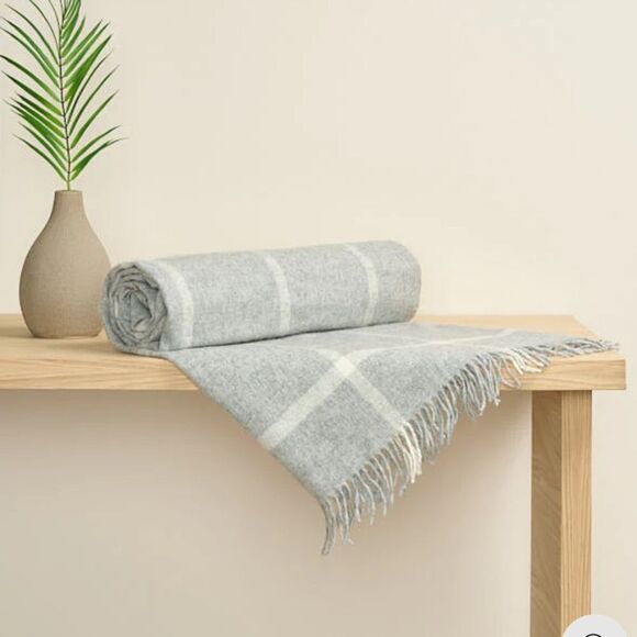 THE WOOLLEN MARKET IRELAND LAMBSWOOL THROW IN STRIPE DESIGN NWT IN PACKAGING - Picture 1 of 6